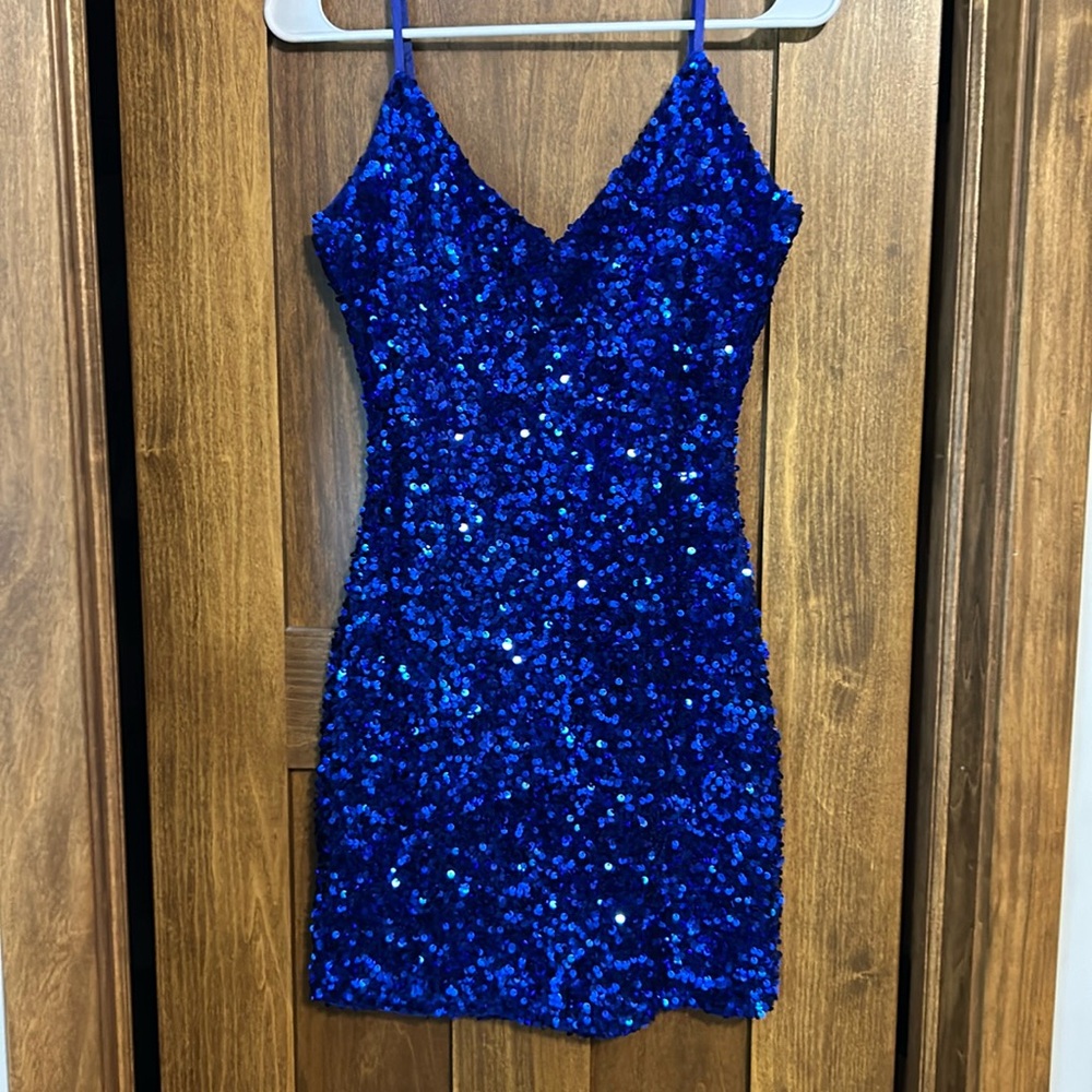 sparkly blue Windsor homecoming dress